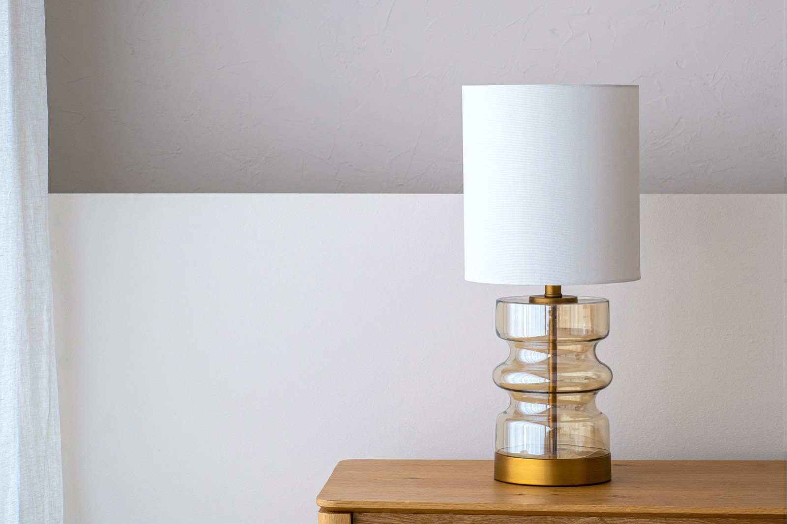 LAMPE CILLA N2. VERRE AMBRE AVEC ABAT-JOUR