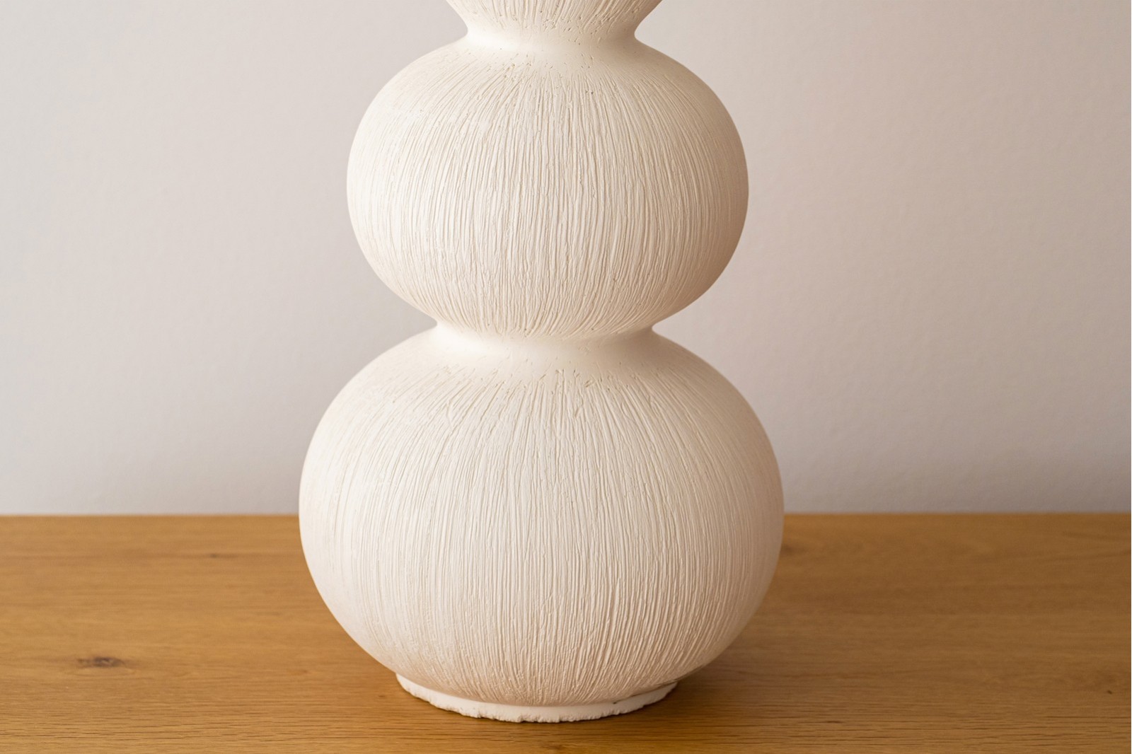SERA CERAMIC LAMP. WHITE TEXTURE. LARGE