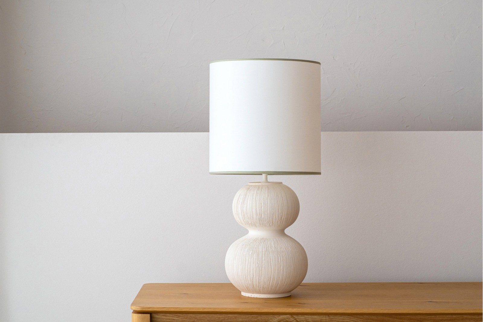 LAMPE EN CERAMIQUE SERA. TEXTURE BLANCHE.PETIT