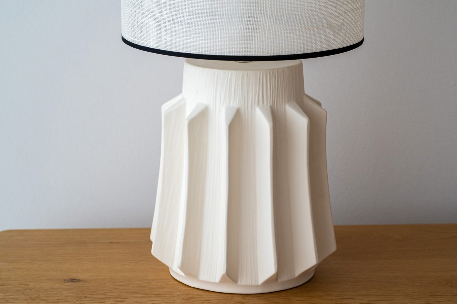 LAMPE GRECE.CERAMIQUE.MODELE BAS. BLANC MAT