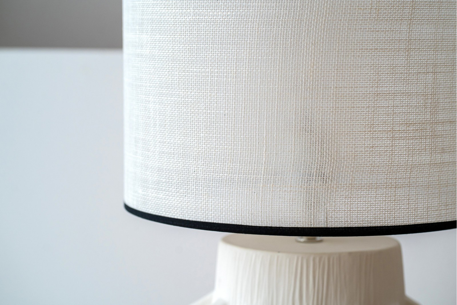 LAMPE GRECE.CERAMIQUE.MODELE BAS. BLANC MAT