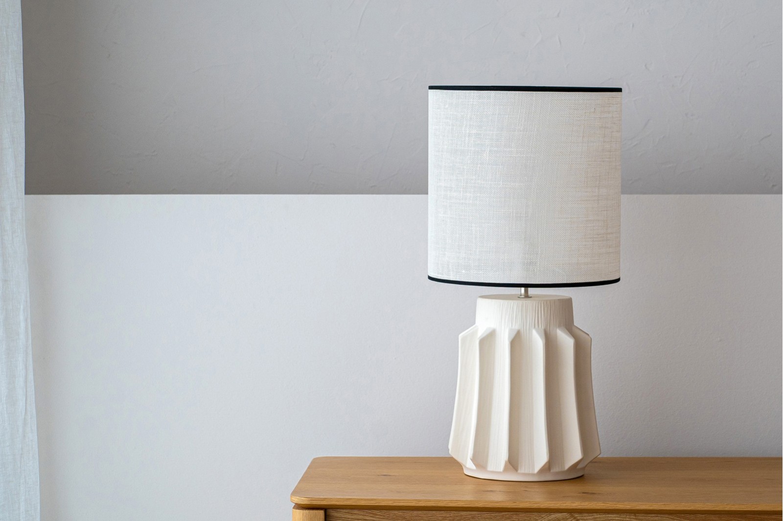 LAMPE GRECE.CERAMIQUE.MODELE BAS. BLANC MAT