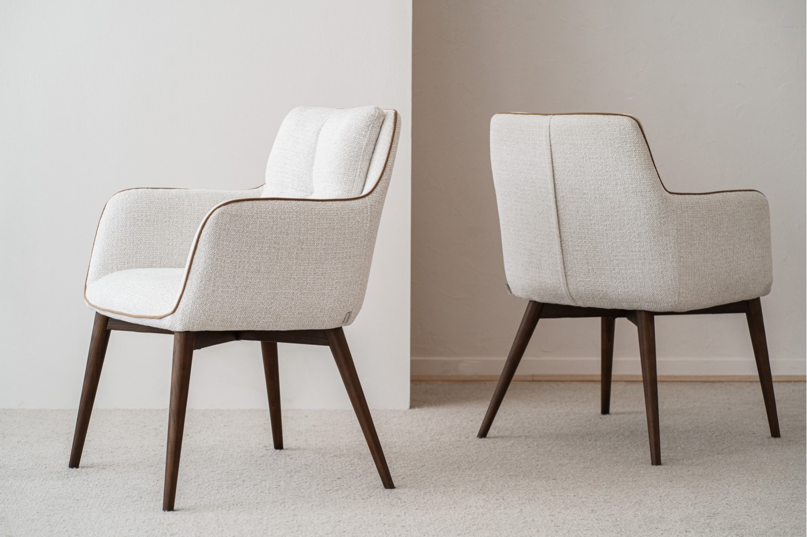 SET OF 2 DINING CHAIRS OLIVER. IVORY. WALNUT