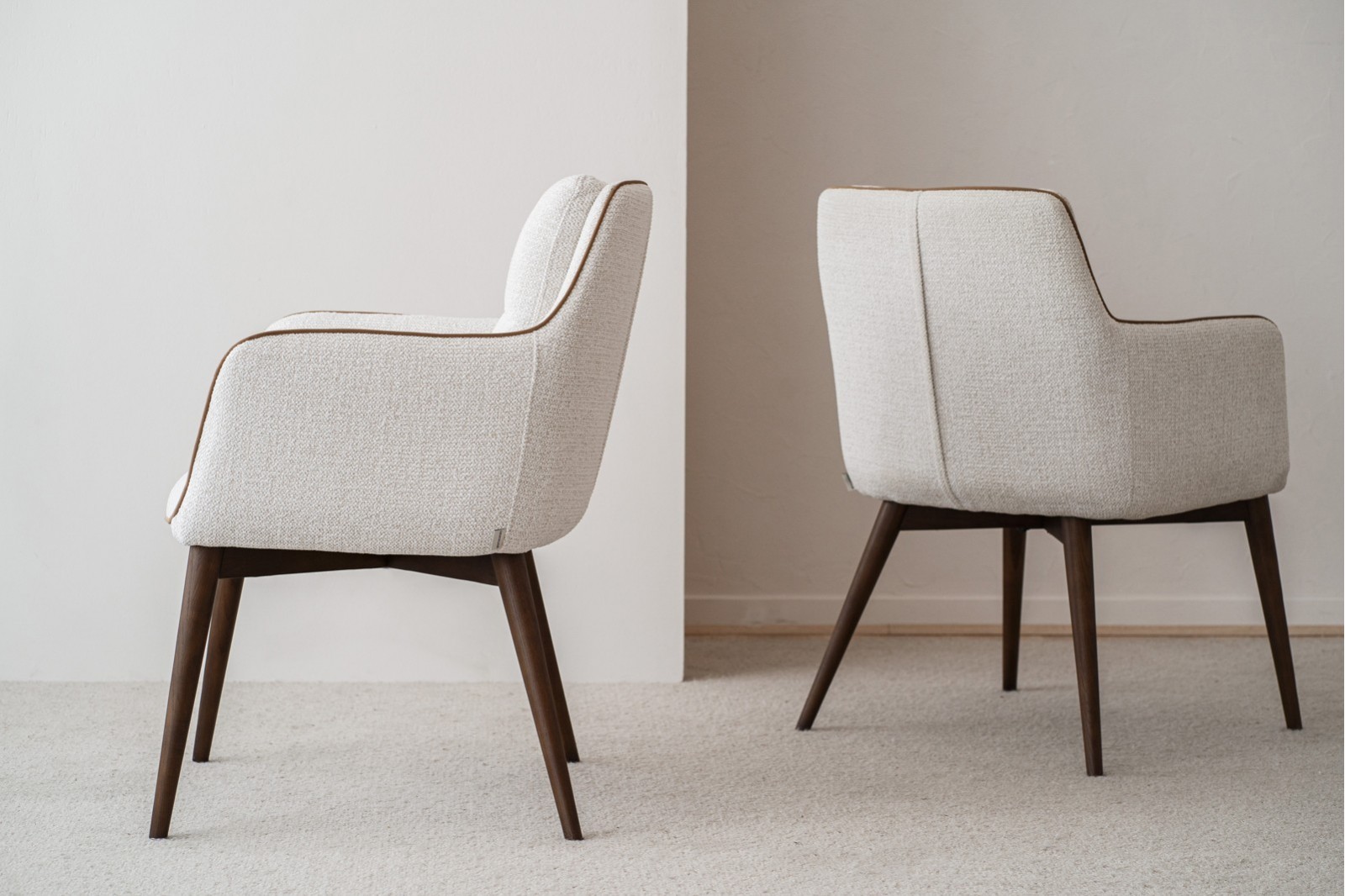 SET OF 2 DINING CHAIRS OLIVER. IVORY. WALNUT