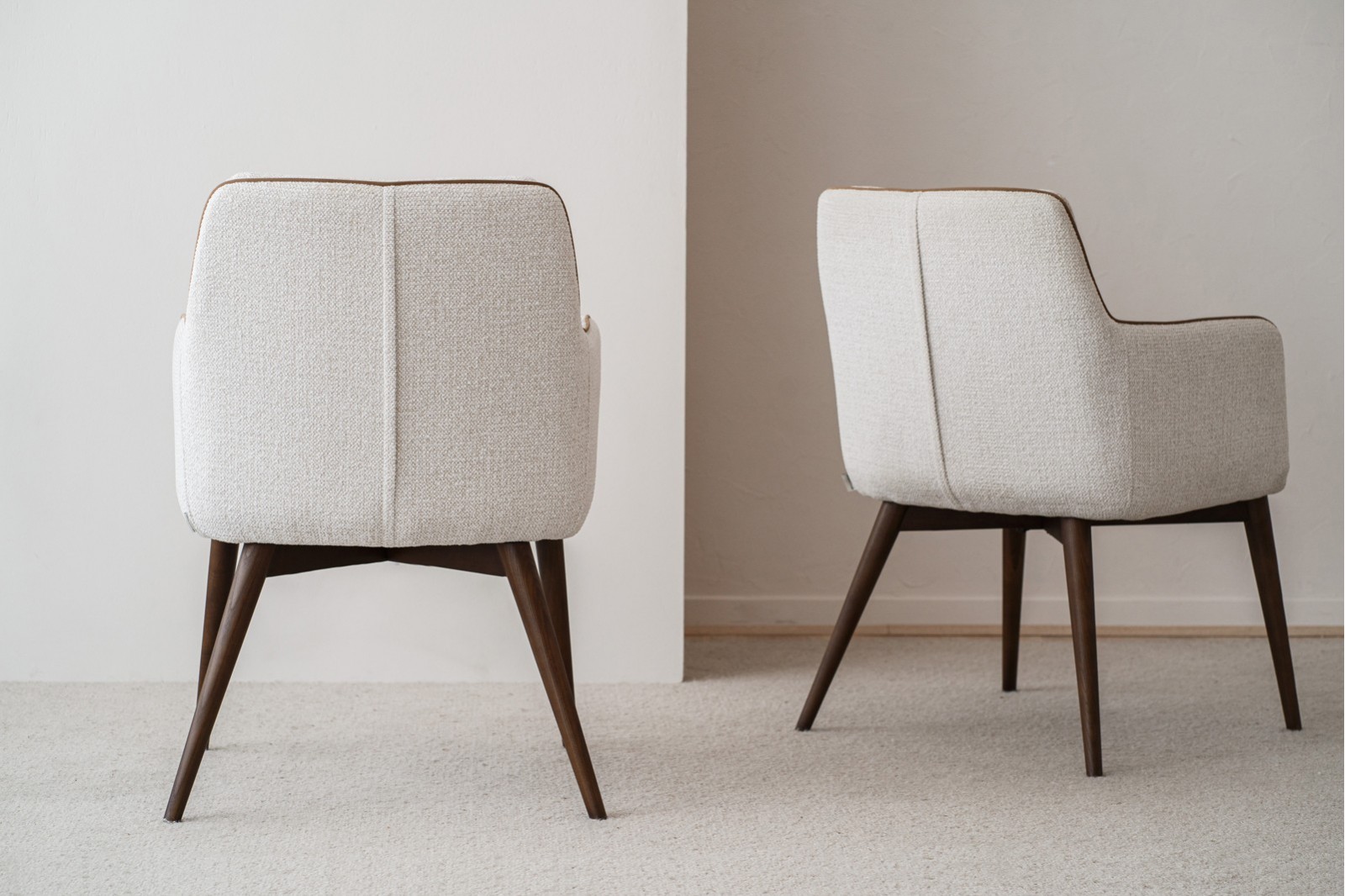 SET OF 2 DINING CHAIRS OLIVER. IVORY. WALNUT