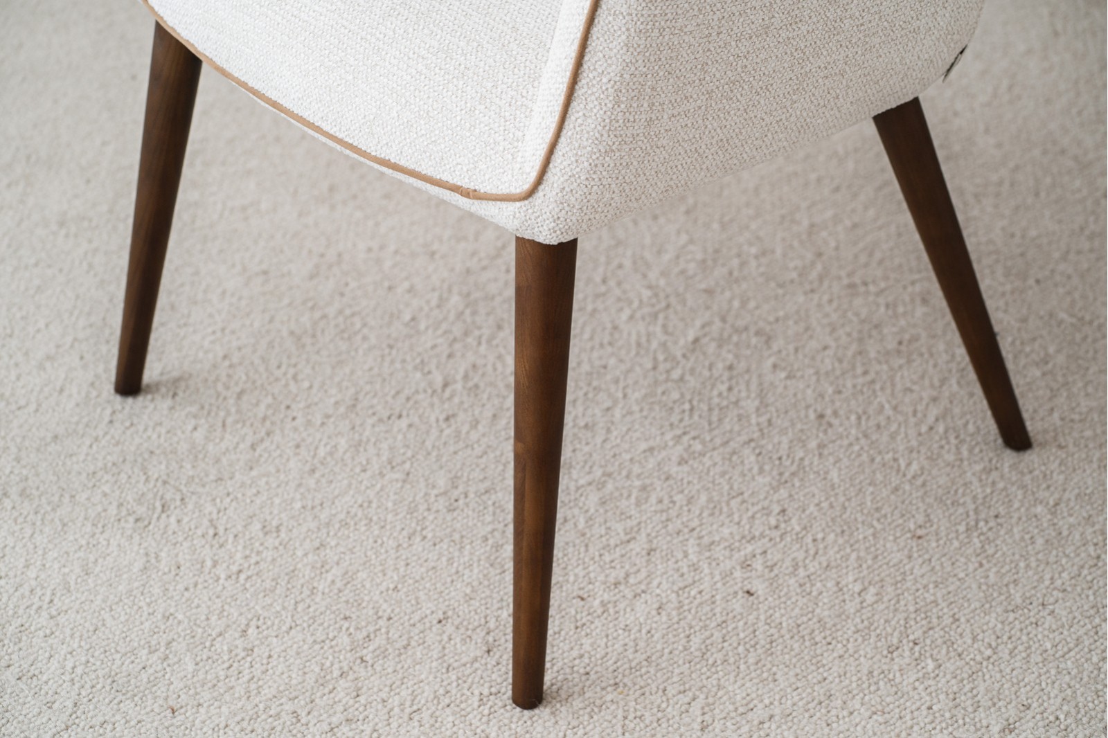 SET OF 2 DINING CHAIRS OLIVER. IVORY. WALNUT
