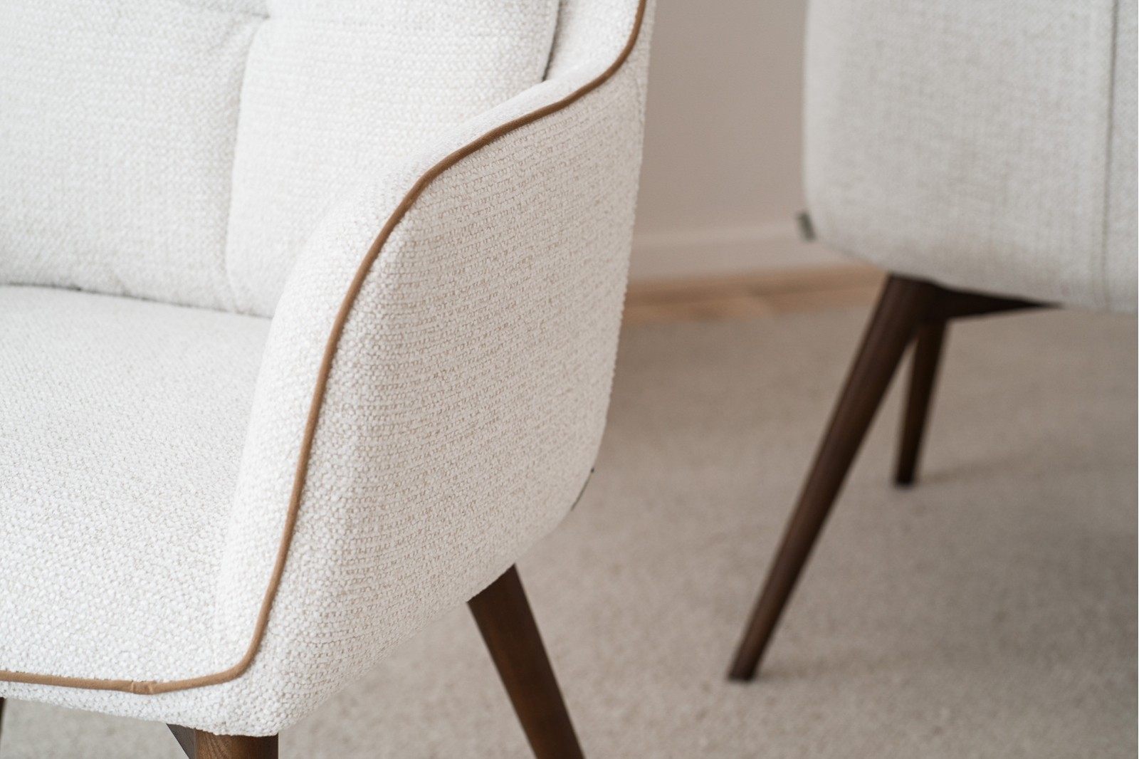 SET OF 2 DINING CHAIRS OLIVER. IVORY. WALNUT