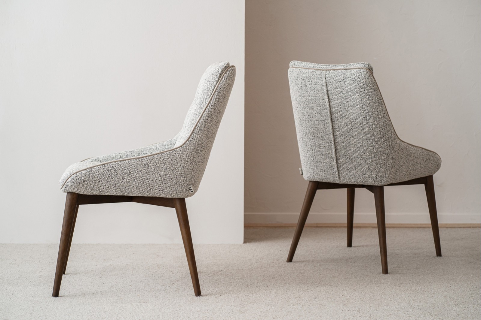 SET 2 DINING CHAIRS MIA. GREY. WALNUT