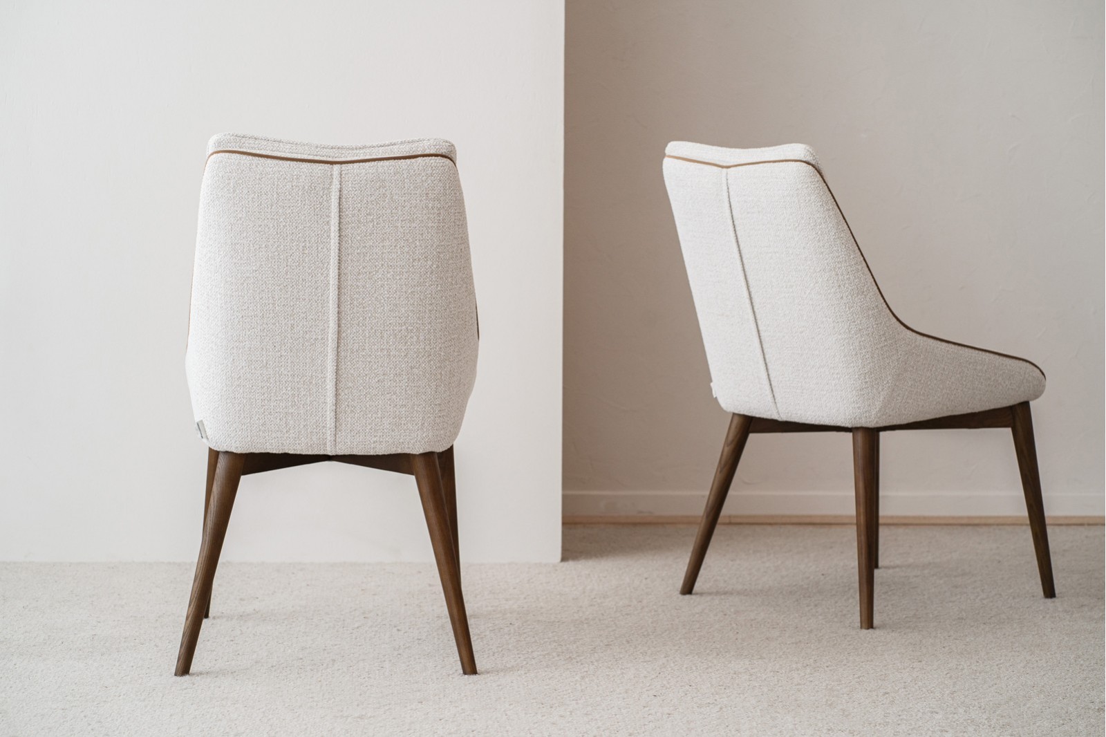 SET 2 DINING CHAIRS MIA. IVORY. WALNUT