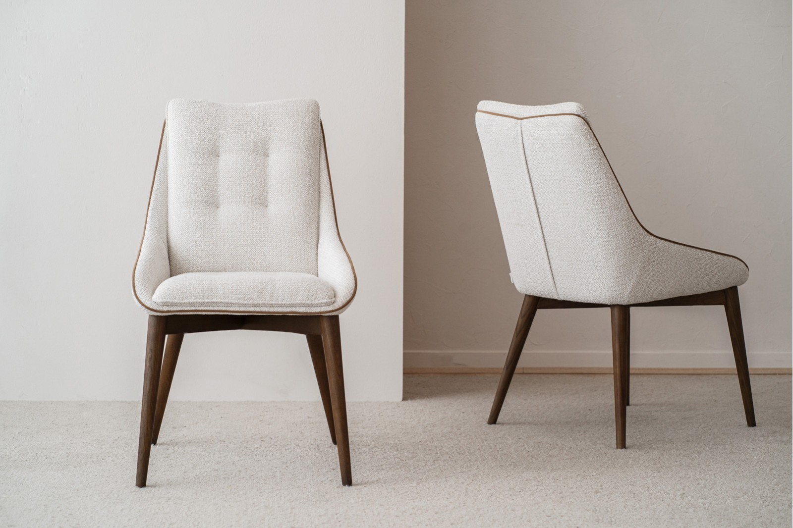 SET 2 DINING CHAIRS MIA. IVORY. WALNUT