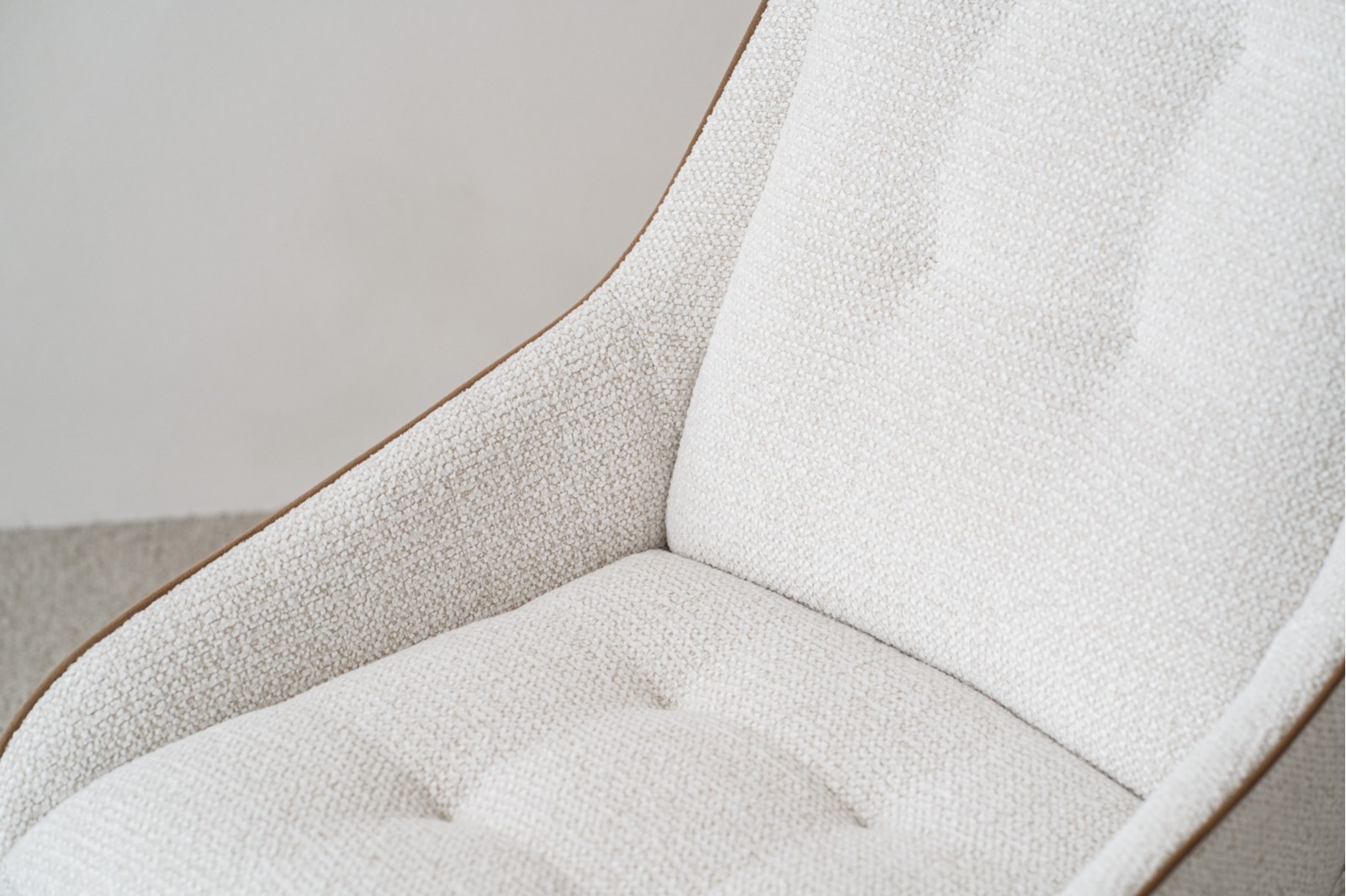 SET 2 DINING CHAIRS MIA. IVORY. WALNUT