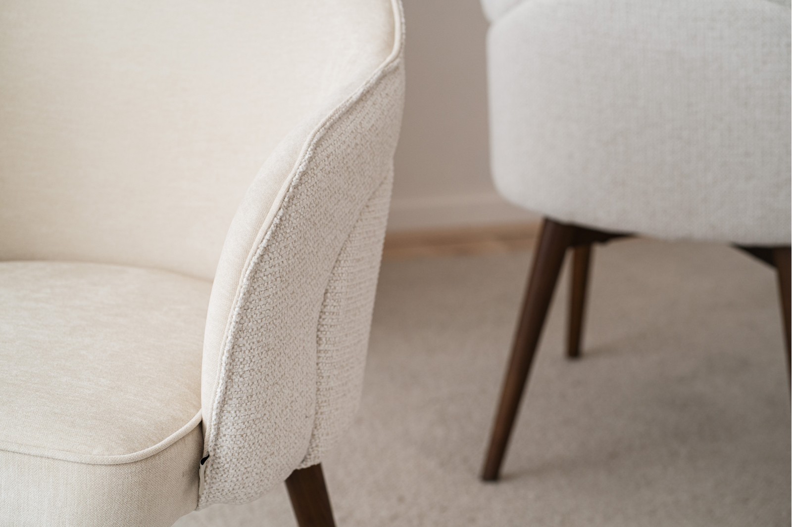 SET 2 DINING CHAIRS ROMA. IVORY. WALNUT