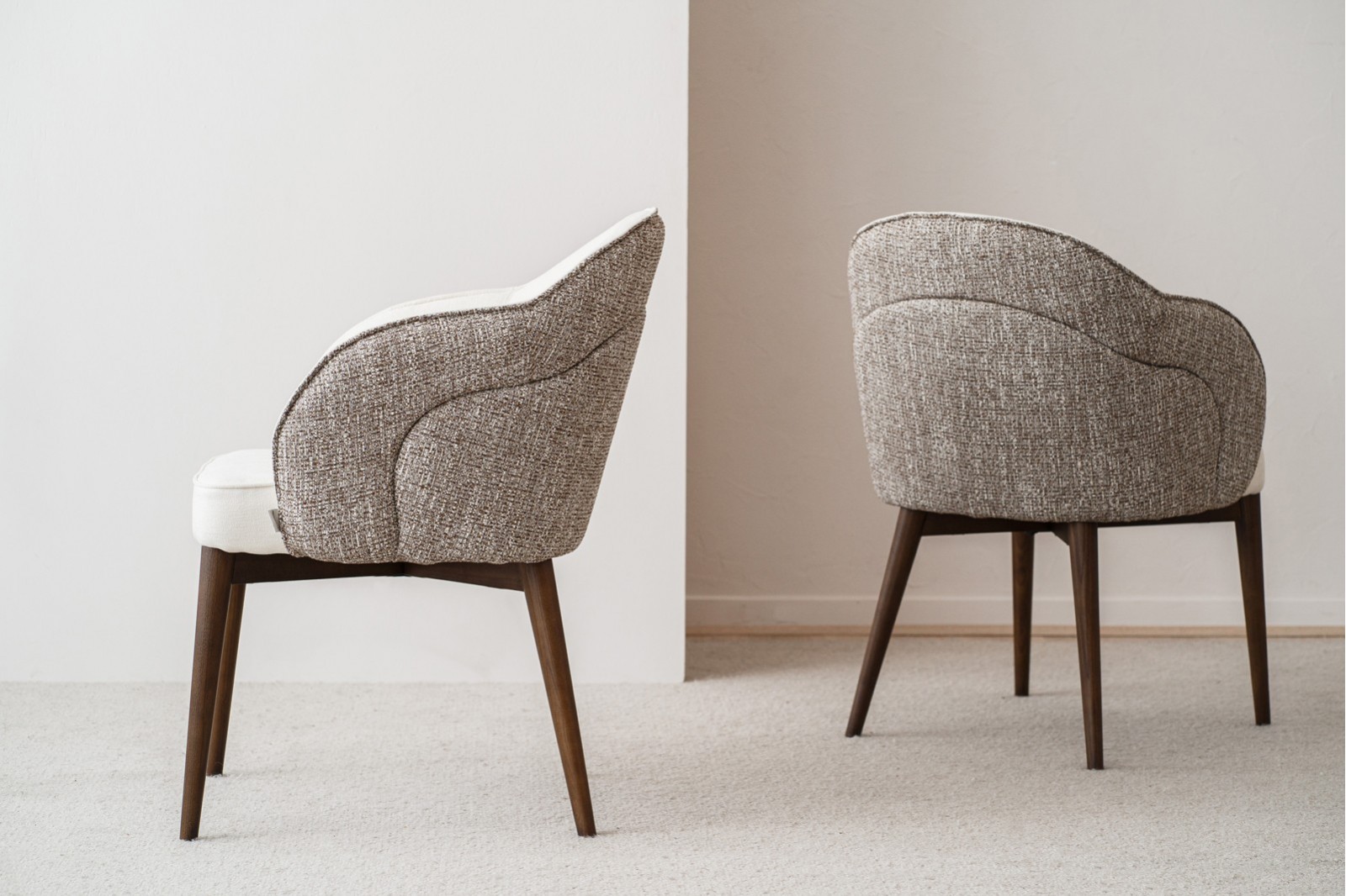 SET 2 DINING CHAIRS ROMA. BROWN COLOURS. WALNUT