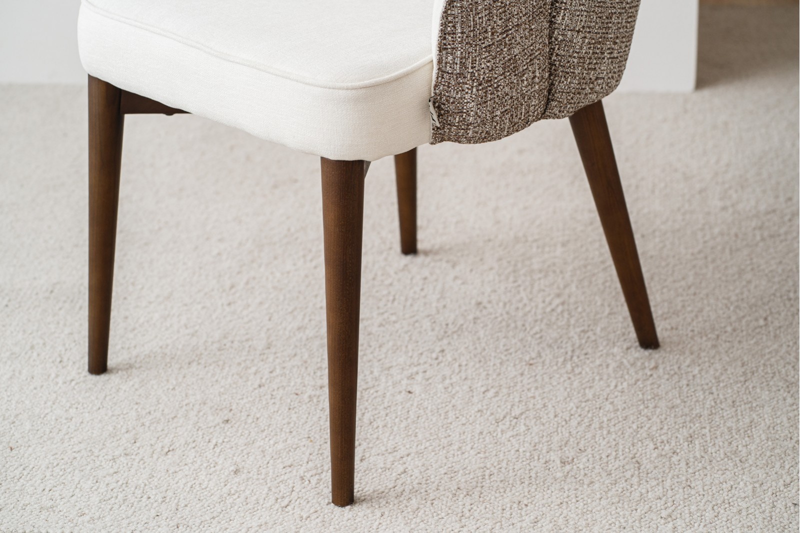 SET 2 DINING CHAIRS ROMA. BROWN COLOURS. WALNUT