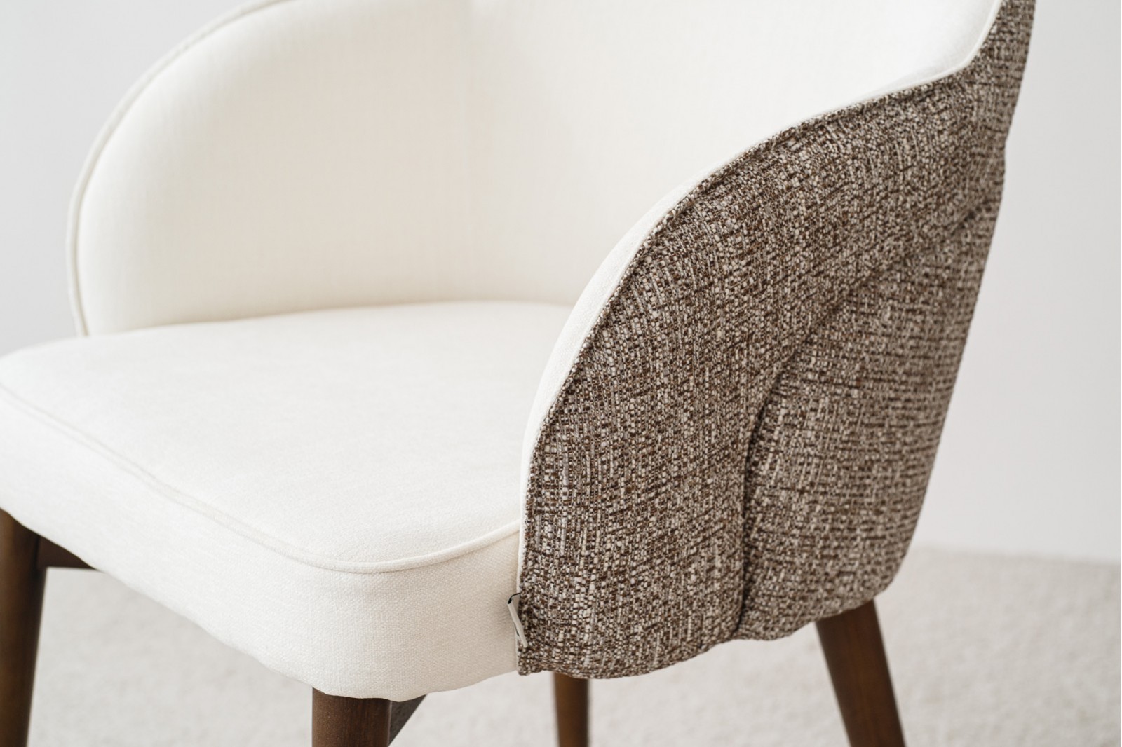 SET 2 DINING CHAIRS ROMA. BROWN COLOURS. WALNUT