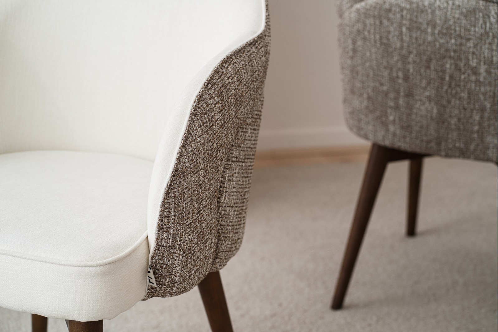 SET 2 DINING CHAIRS ROMA. BROWN COLOURS. WALNUT