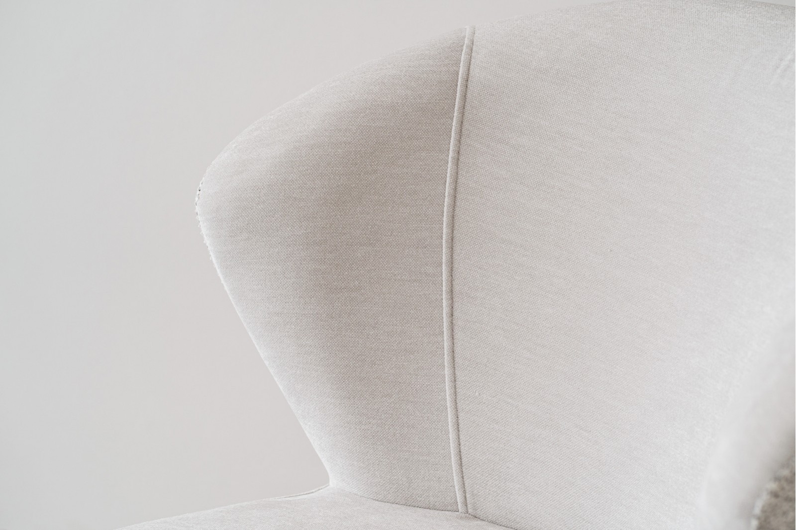SET DE 2 CHAISES EVA. BEIGE ET GRIS.NOYER