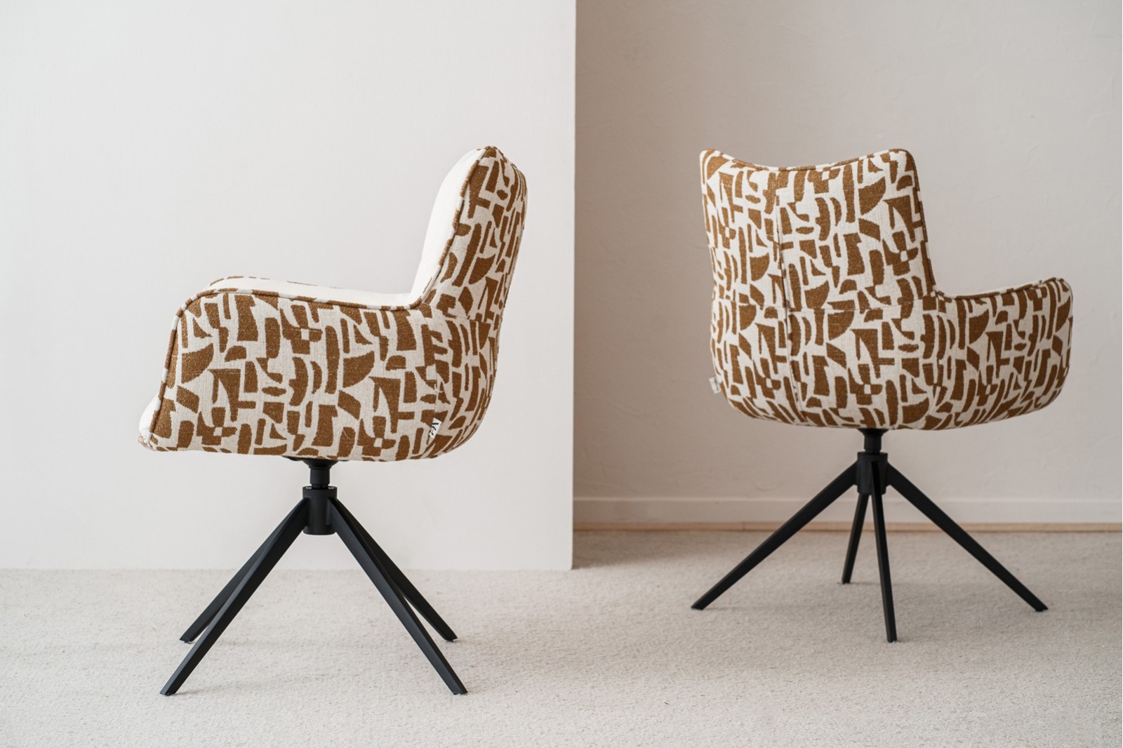SET OF 2 SWIVEL DINING CHAIRS SAEL.BEIGE AND OCHRE