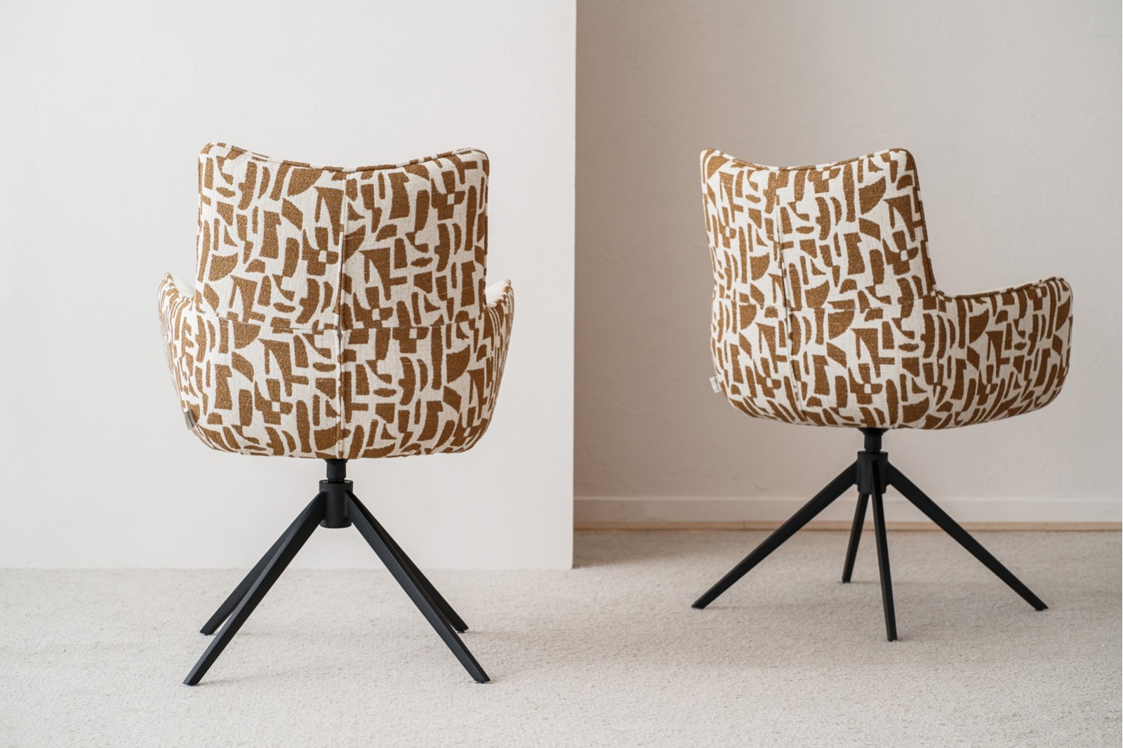 SET OF 2 SWIVEL DINING CHAIRS SAEL.BEIGE AND OCHRE