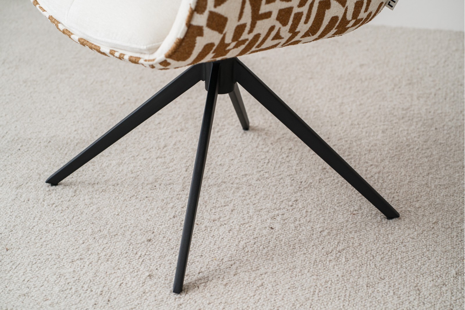 SET OF 2 SWIVEL DINING CHAIRS SAEL.BEIGE AND OCHRE