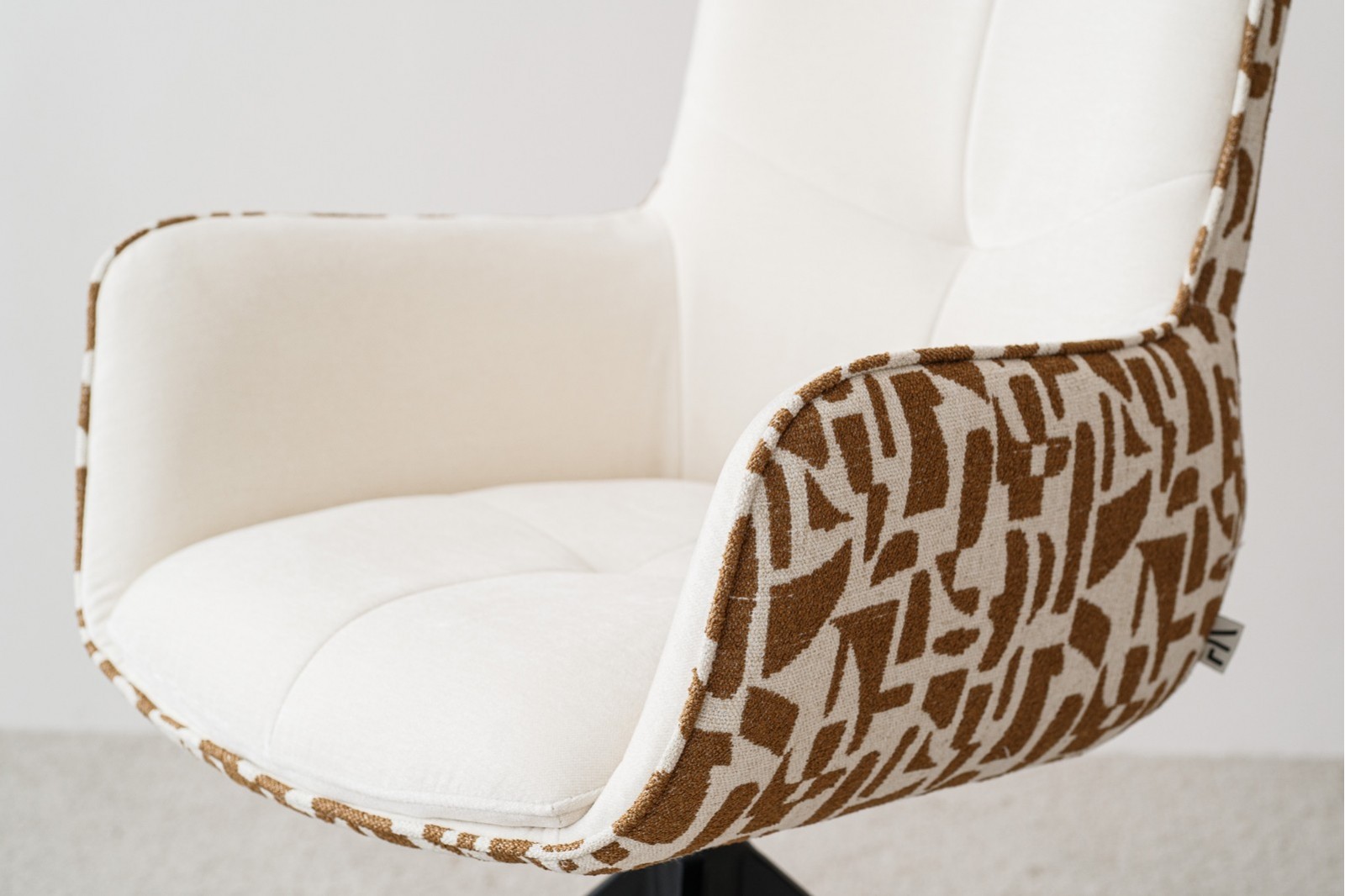 SET OF 2 SWIVEL DINING CHAIRS SAEL.BEIGE AND OCHRE