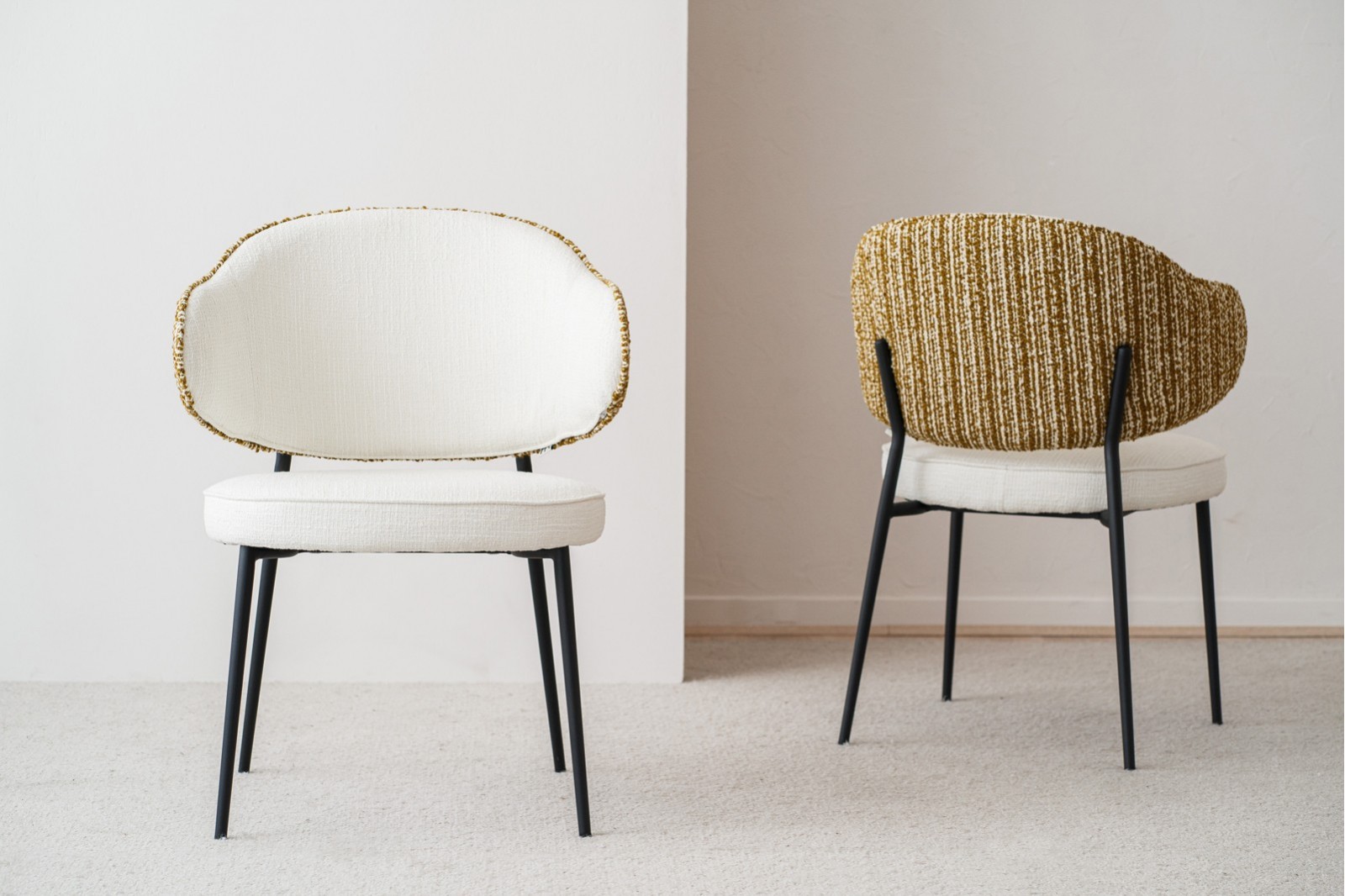 SET 2 DINING CHAIRS CLOE. WHITE AND MUSTARD
