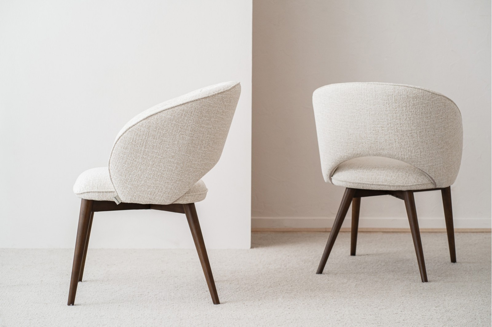 SET OF 2 DINING CHAIRS SUN. BEIGE AND WALNUT
