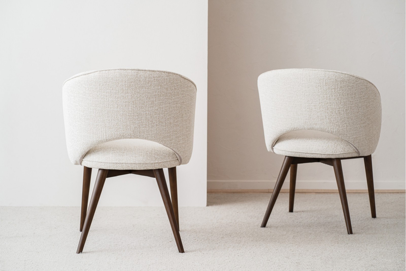 SET OF 2 DINING CHAIRS SUN. BEIGE AND WALNUT