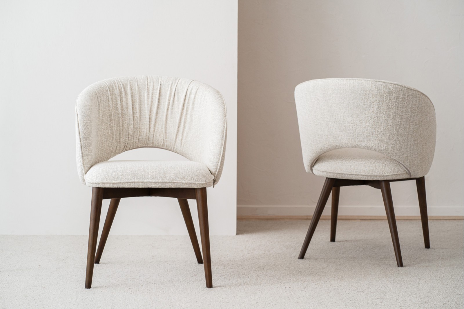 SET OF 2 DINING CHAIRS SUN. BEIGE AND WALNUT