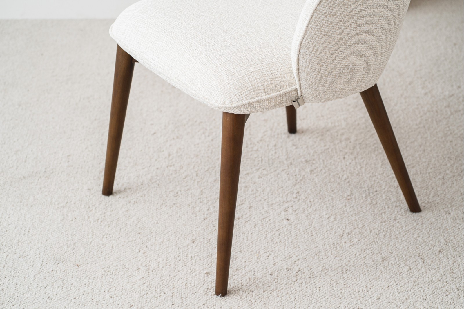 SET OF 2 DINING CHAIRS SUN. BEIGE AND WALNUT