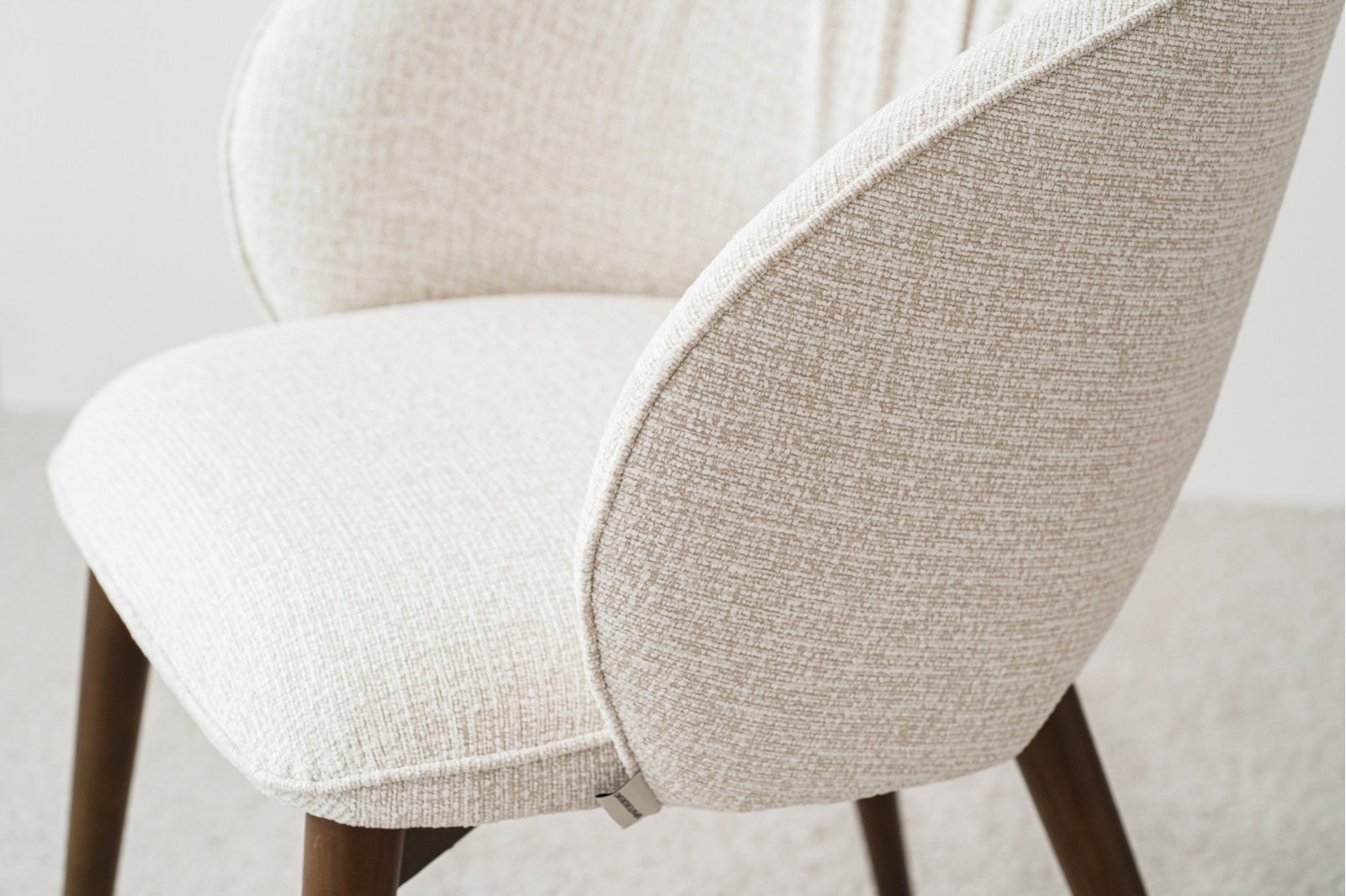 SET OF 2 DINING CHAIRS SUN. BEIGE AND WALNUT