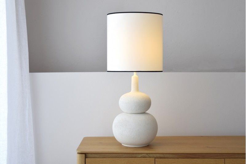 LAMPE DE TABLE EN CERAMIQUE ANA AVEC ABAT-JOUR.