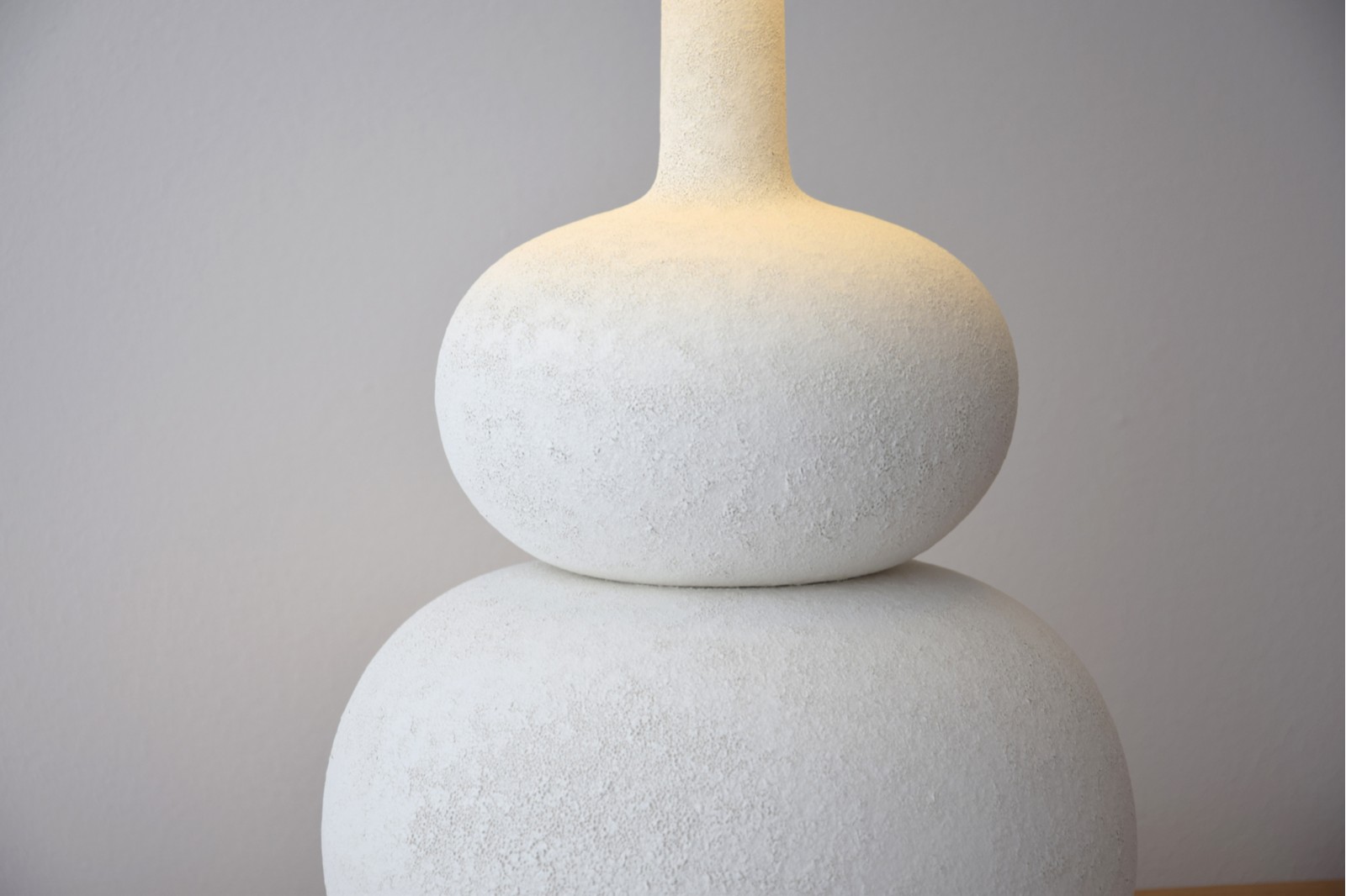 CERAMIC TABLE LAMP ANA W- SHADE