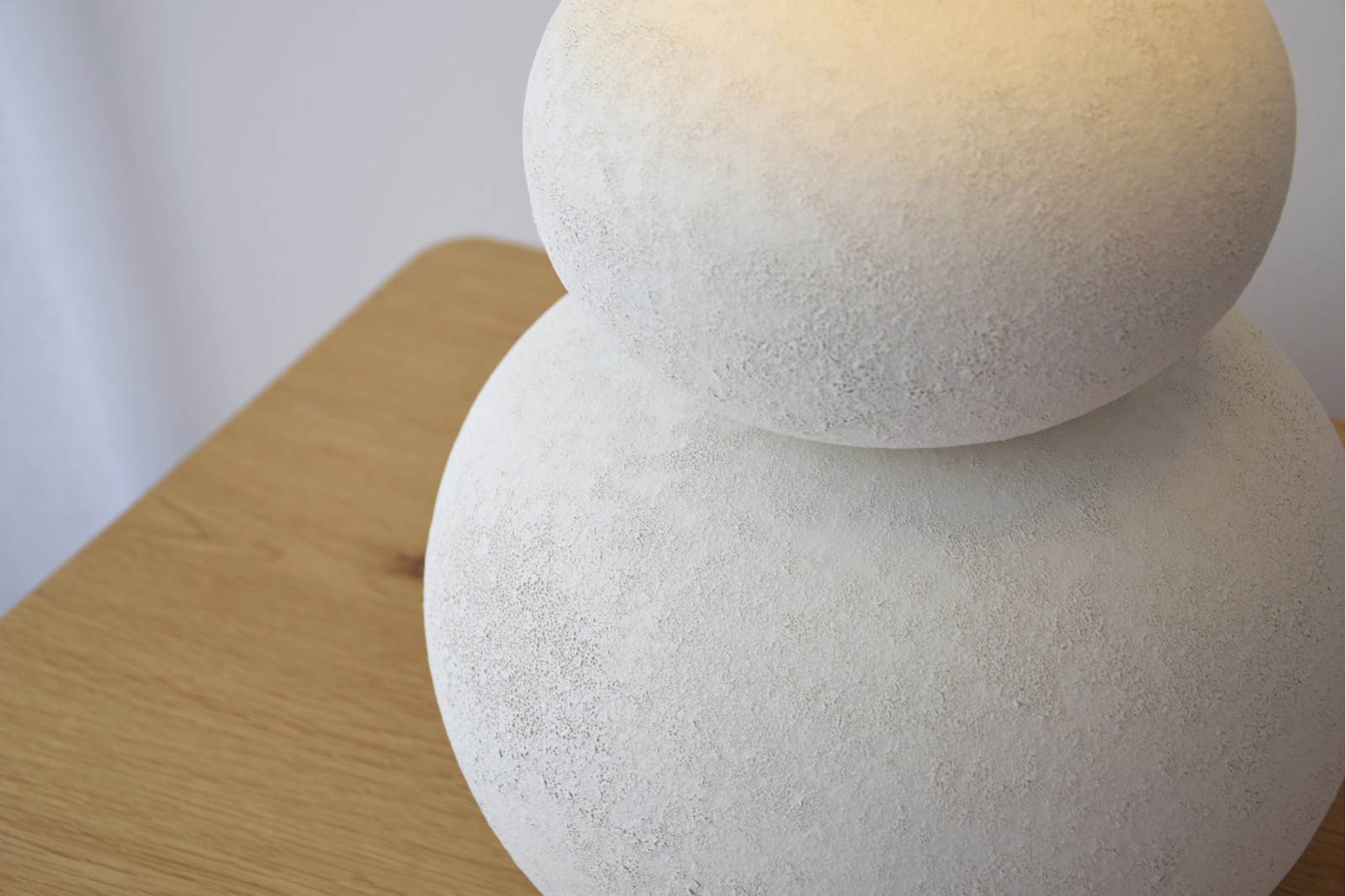 CERAMIC TABLE LAMP ANA W- SHADE