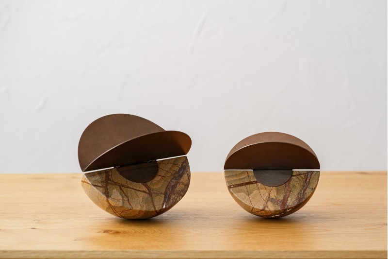 SECTION COLLECTION: MARBLE AND METAL