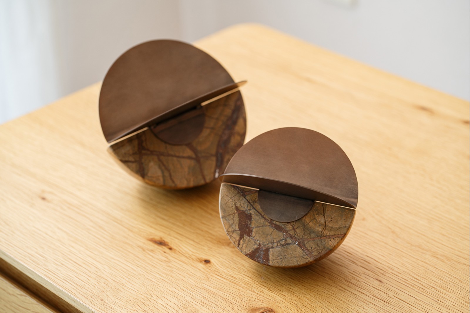 SECTION COLLECTION: MARBLE AND METAL