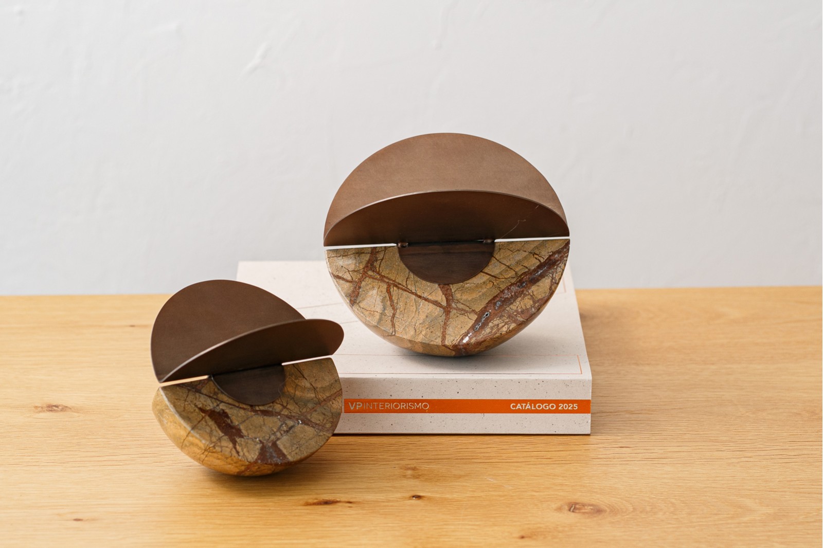 SECTION COLLECTION: MARBLE AND METAL