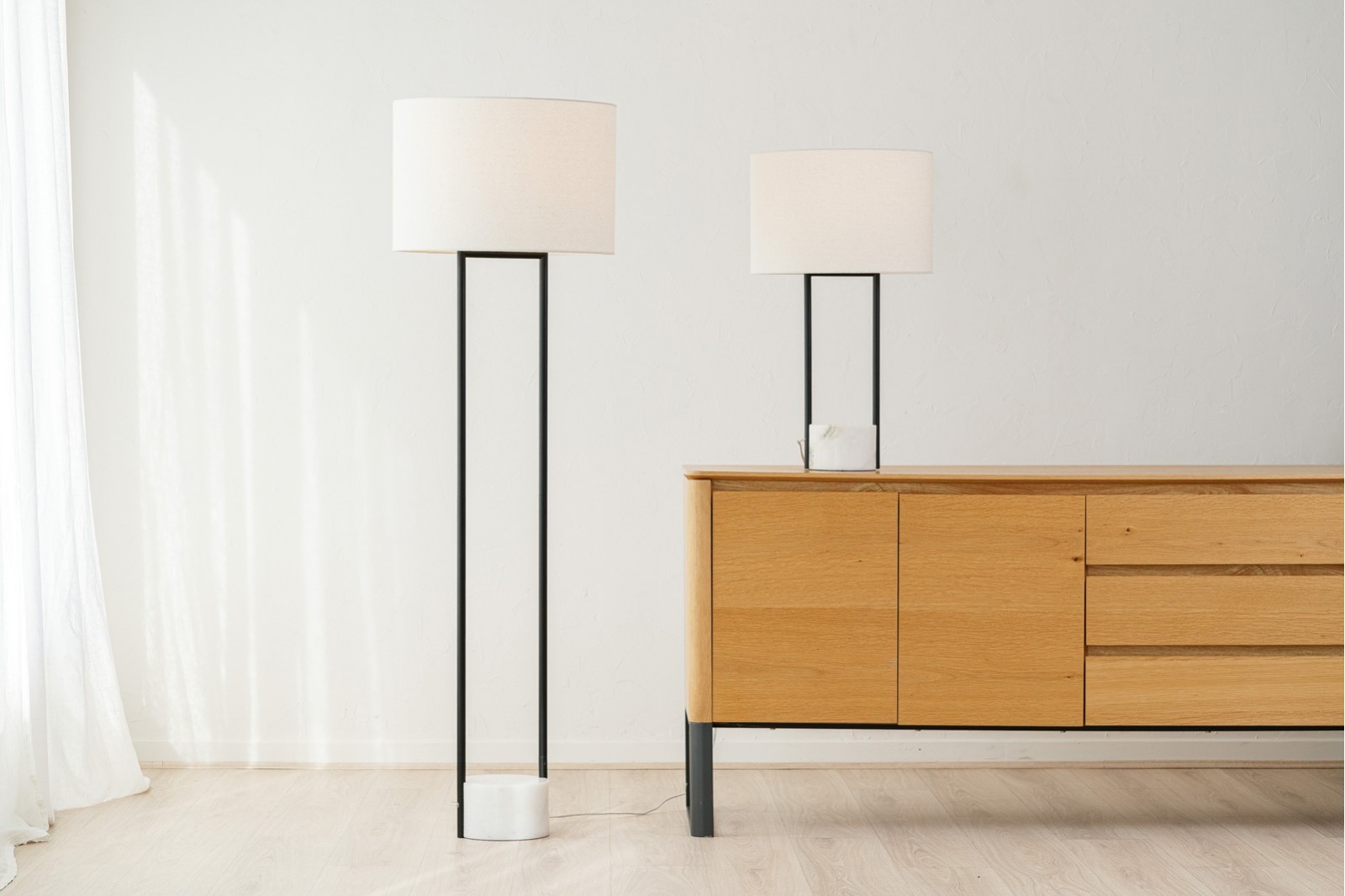 LAMPE DE TABLE MARINA. MARBRE METAL LIN