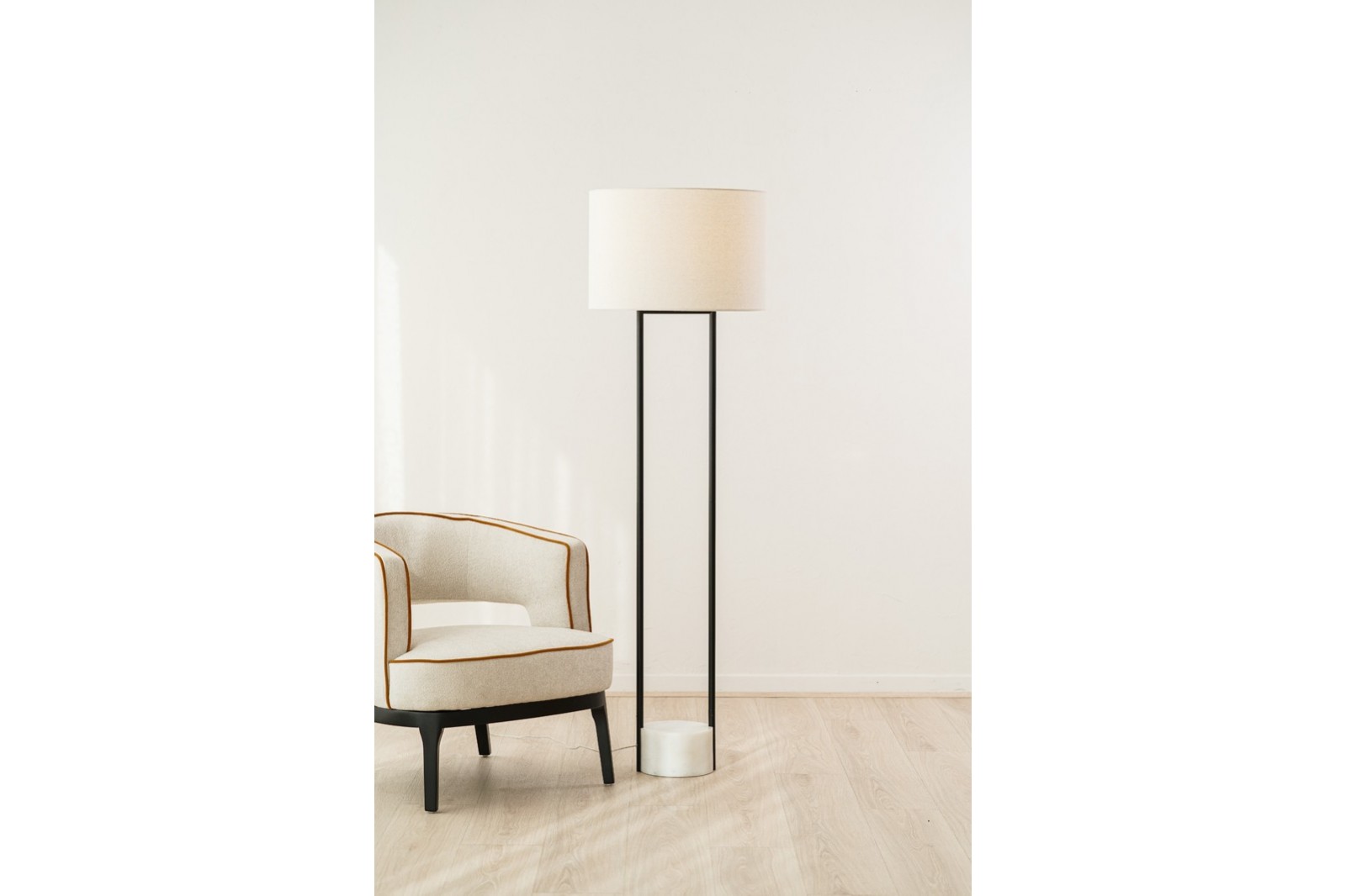 LAMPE SUR PIED MARINA. MARBRE METAL LIN