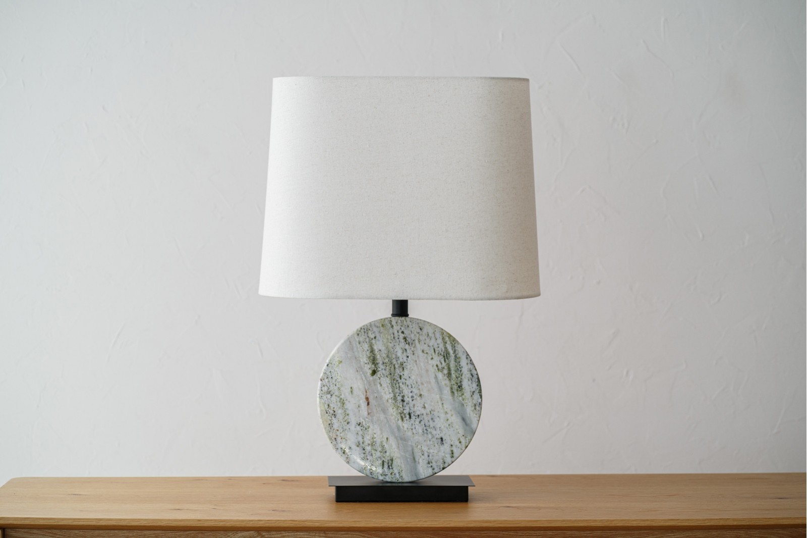 LAMPE DE TABLE EINES. MARBRE METAL LIN