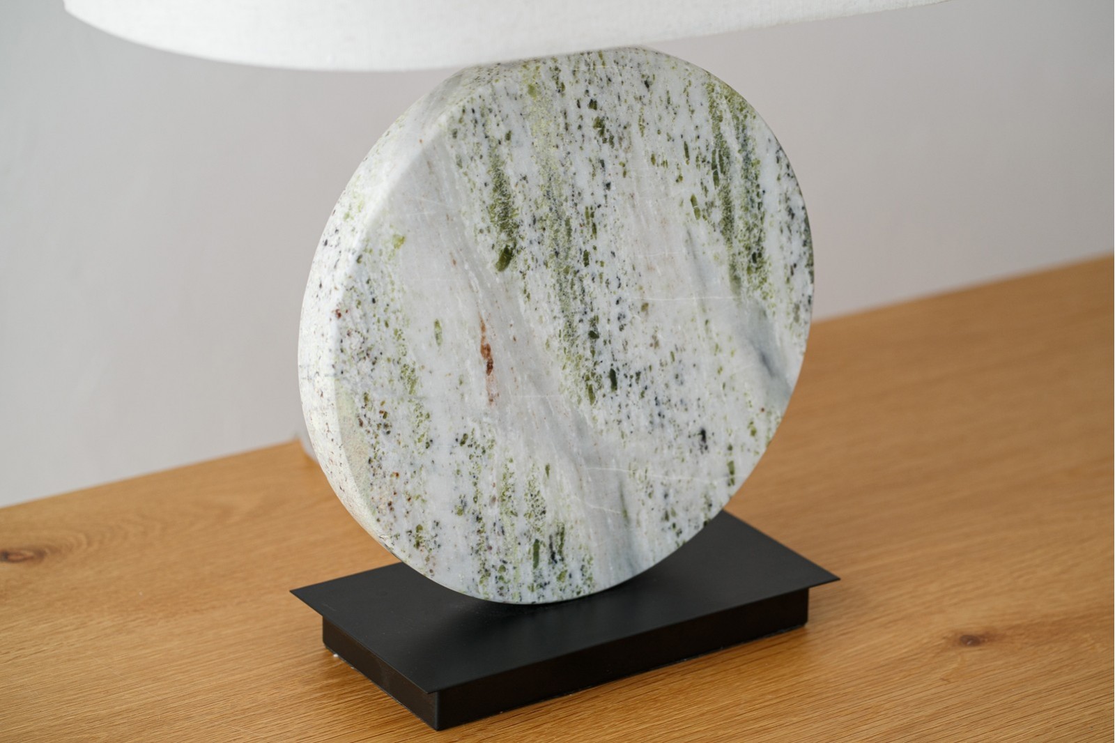 LAMPARA MESA EINES.MARMOL, METAL, LINO