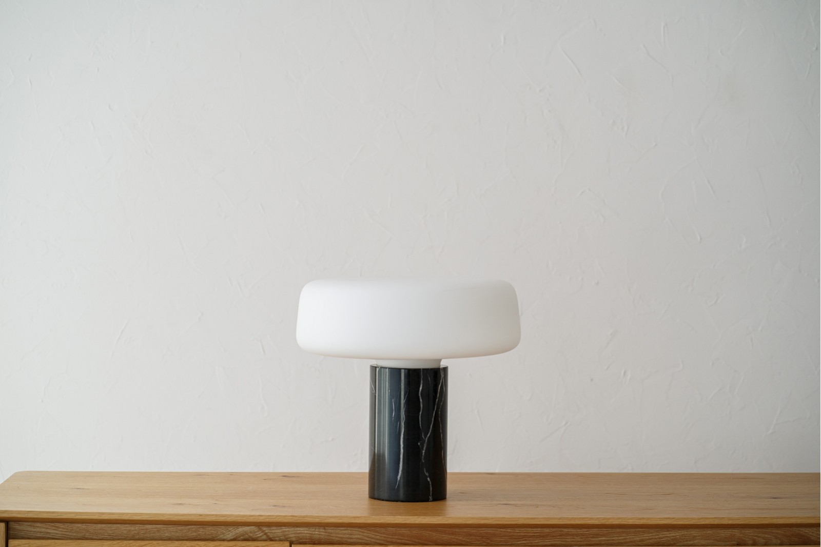 LAMPARA DE MESA FIZ. MARMOL Y VIDRIO