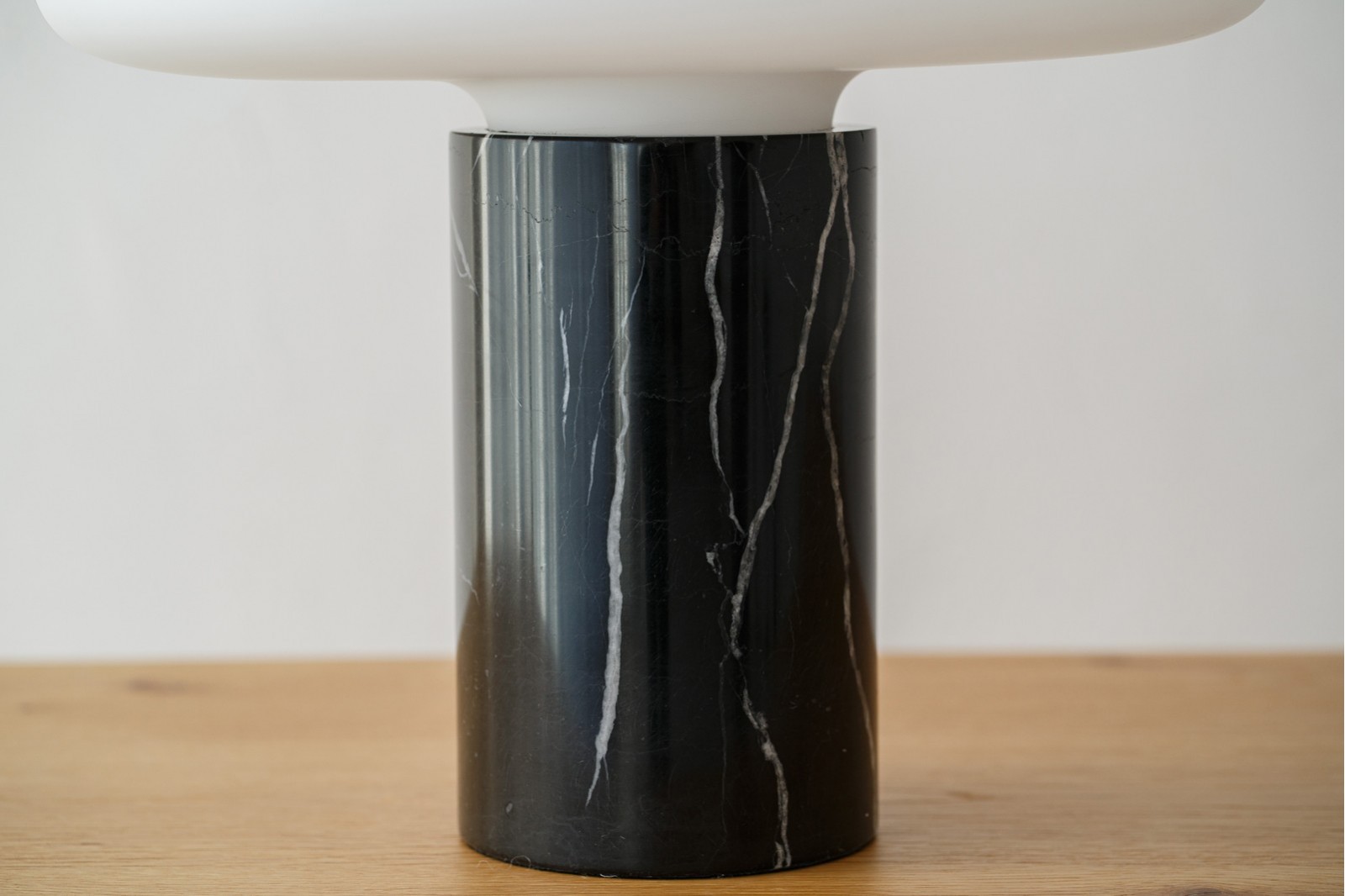 FIZ TABLE LAMP. MARBLE AND GLASS