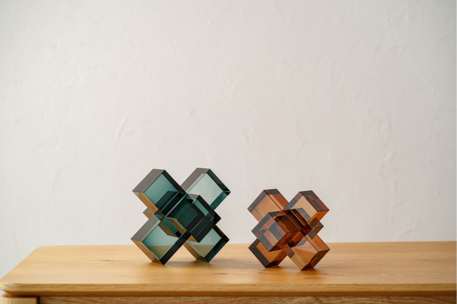 SET DE 2 PIEZAS CUBOS. AZUL Y AMBAR.