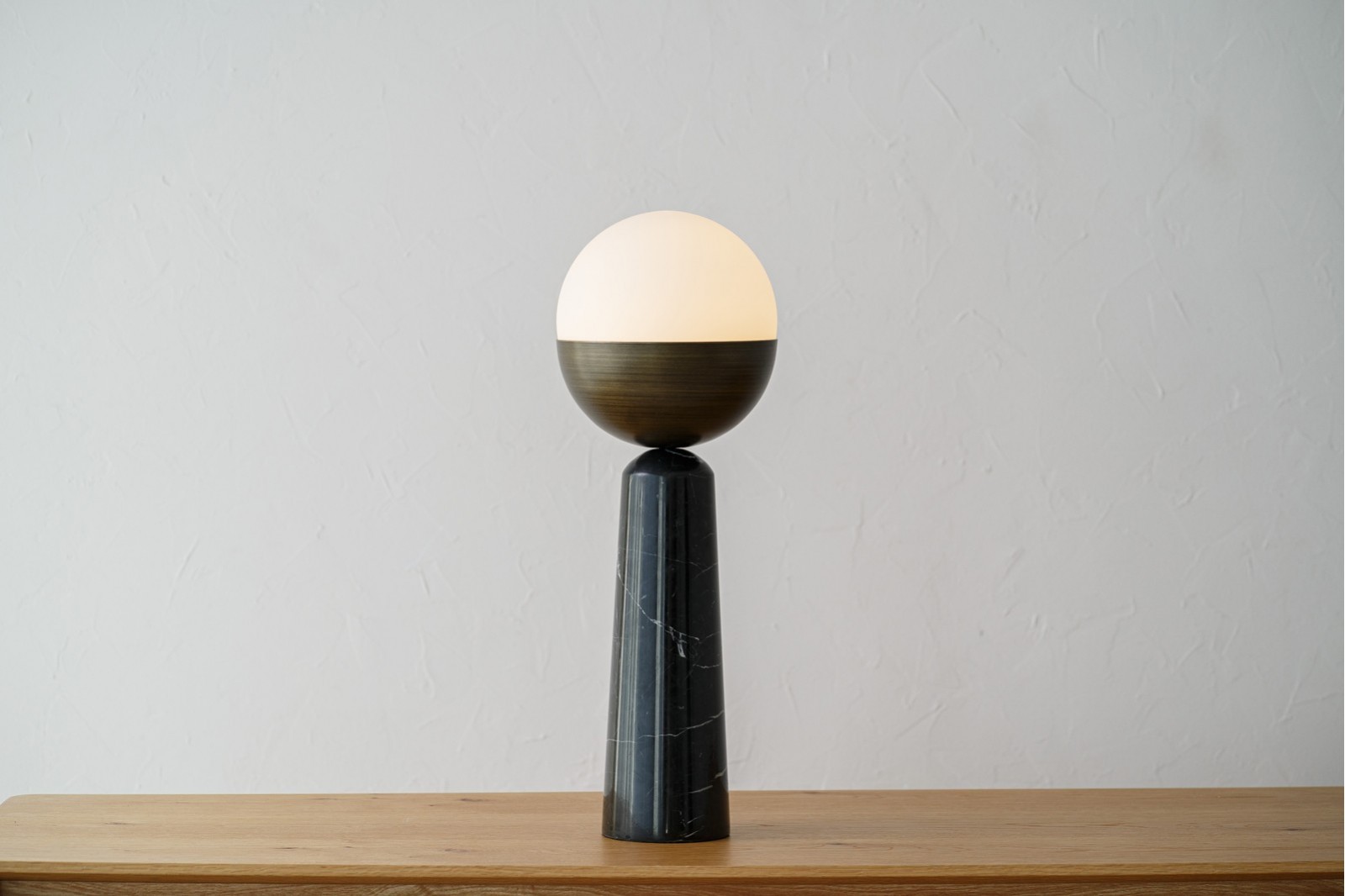 TANO TABLE LAMP. MARBLE METAL GLASS