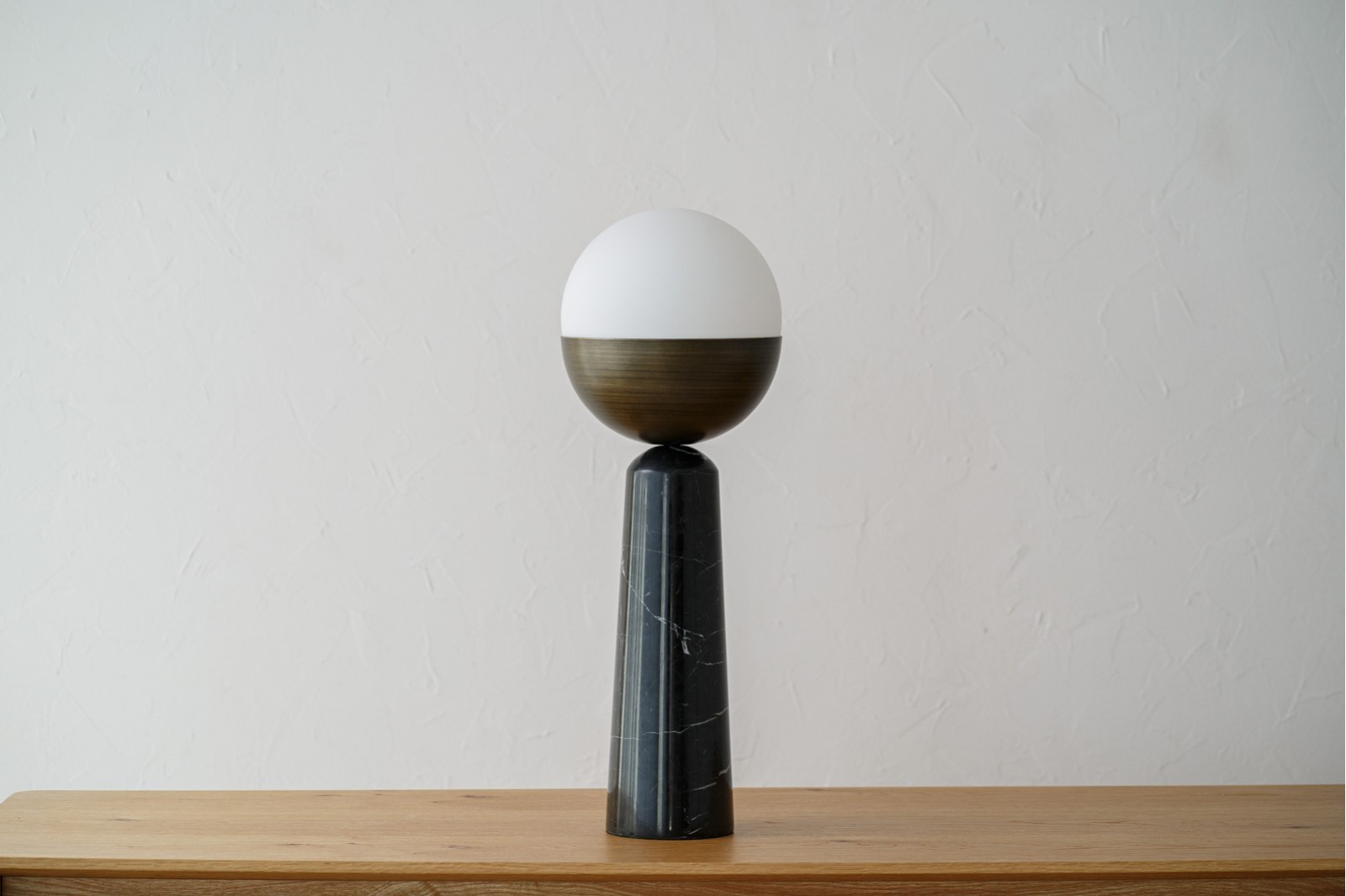 TANO TABLE LAMP. MARBLE METAL GLASS