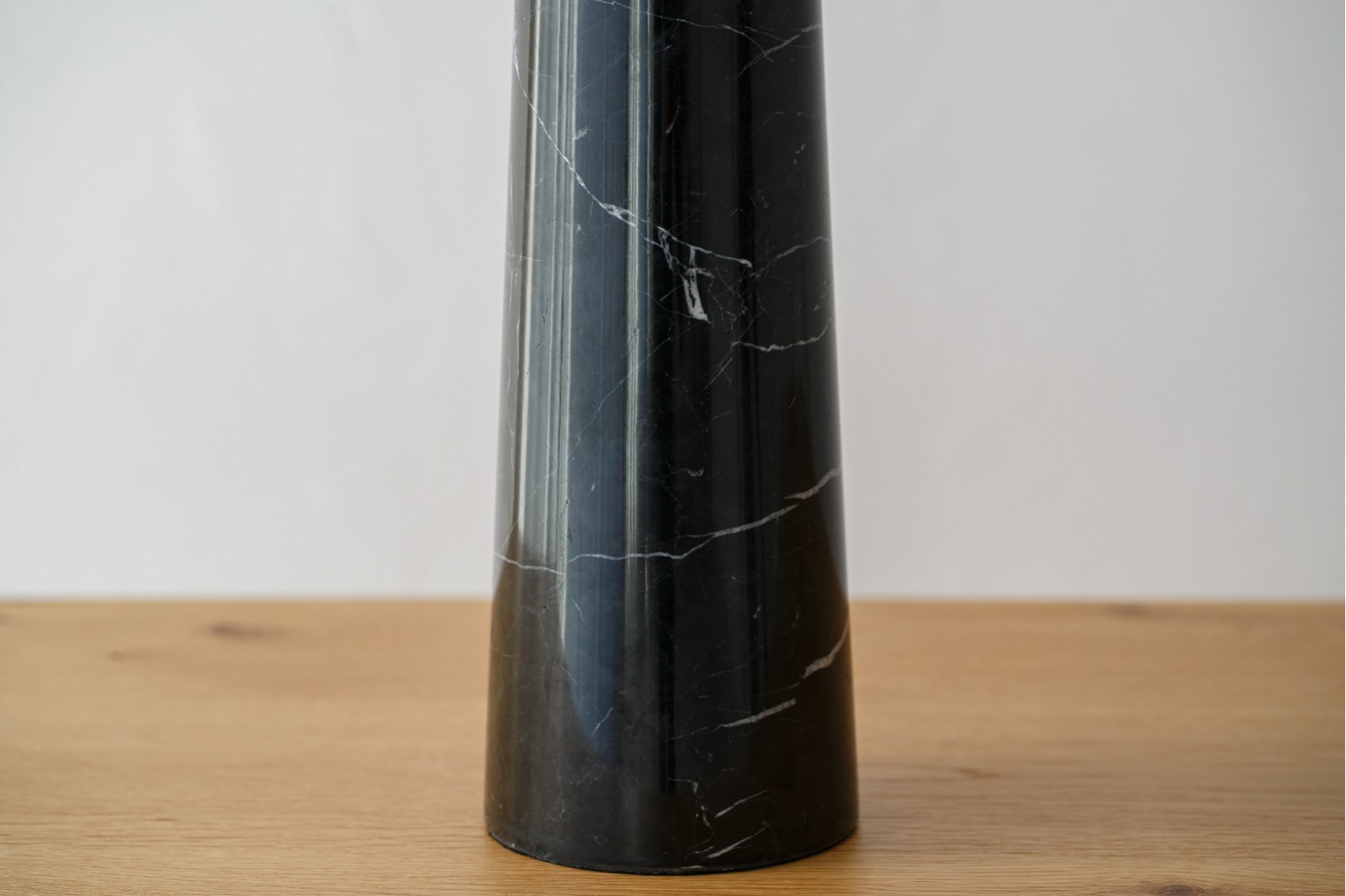 LAMPE DE TABLE TANO. MARBRE METAL VERRE