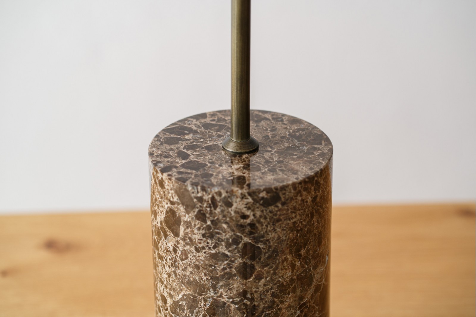 LOURE TABLE LAMP. MARBLE METAL LINEN