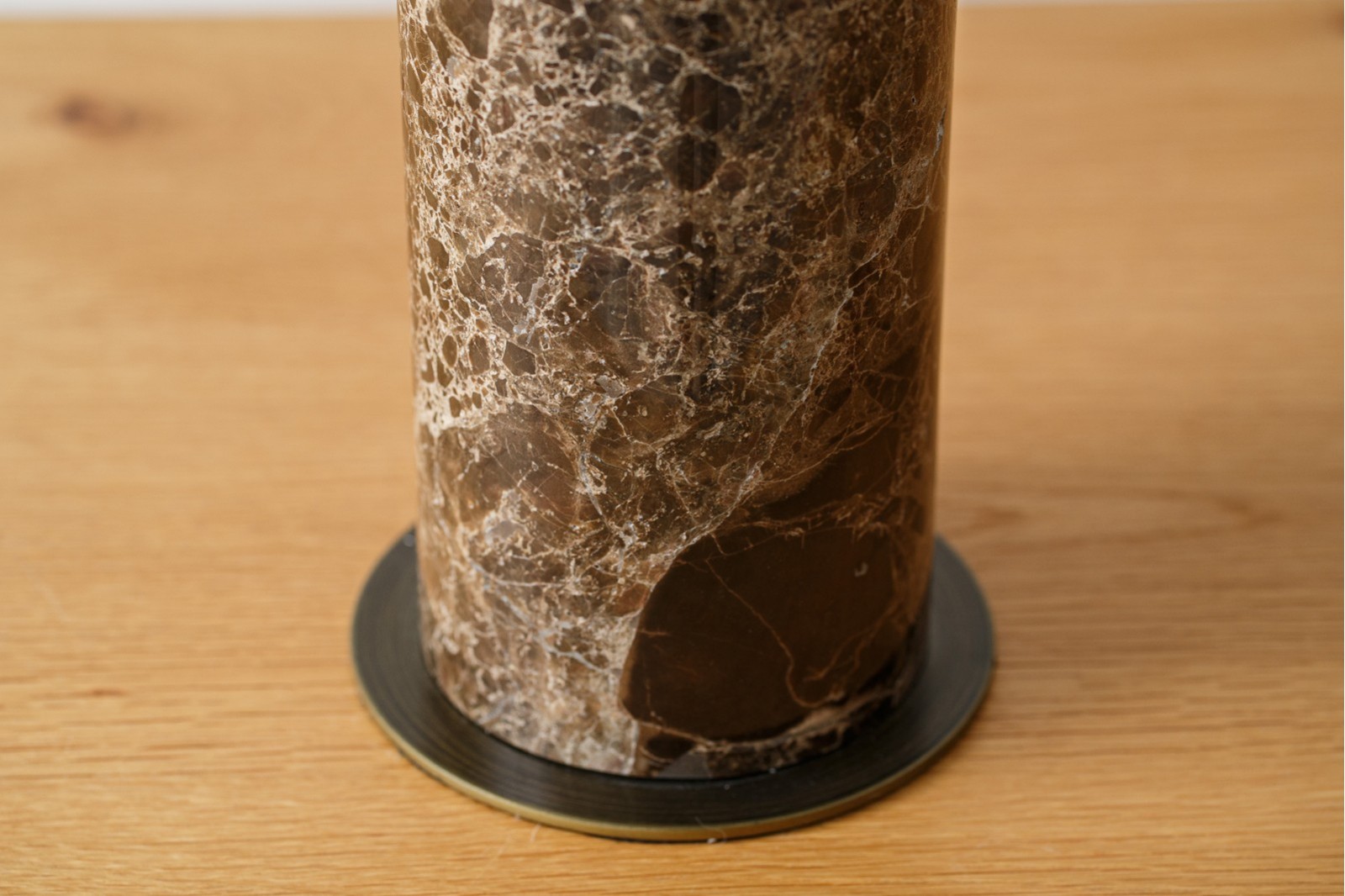 LAMPARA MESA LOURE.MARMOL, METAL, LINO