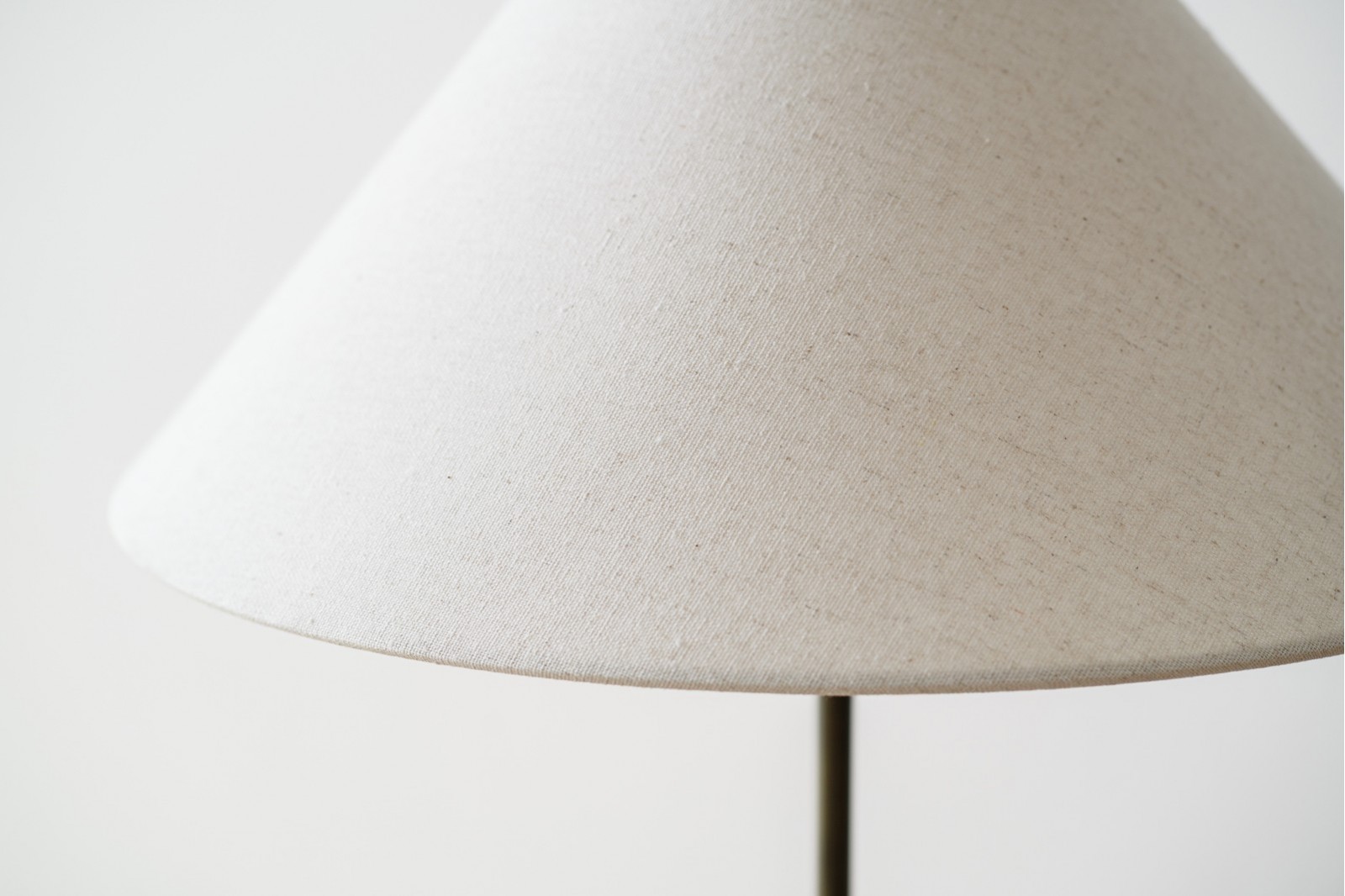LOURE TABLE LAMP. MARBLE METAL LINEN